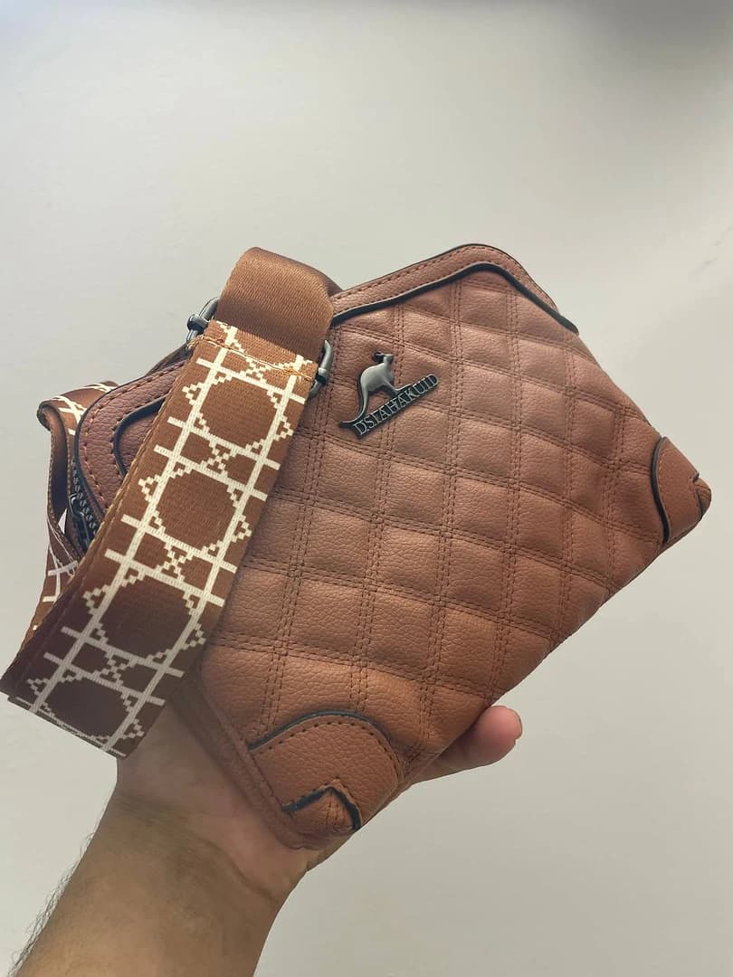 🌟 حقيبة الأناقة والتميز اليومي – موديل الكنغرو بـ 3 جيوب 🌟 - Image 4